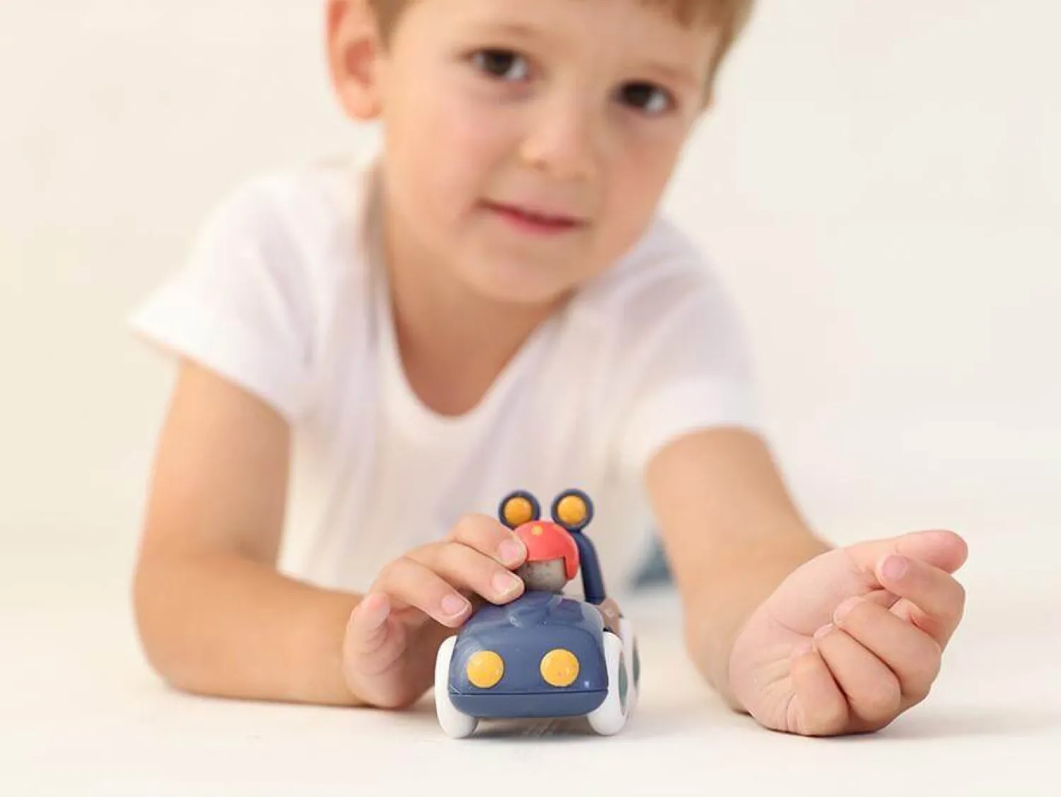 TOLO Bio Baby auto policyjne 6m+