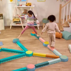 B.Toys Balance & Hop Beams – belki sensoryczne