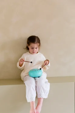 Juegaconmigo Bębenek językowy Baby Tambu śr. 15cm - Teal Peal