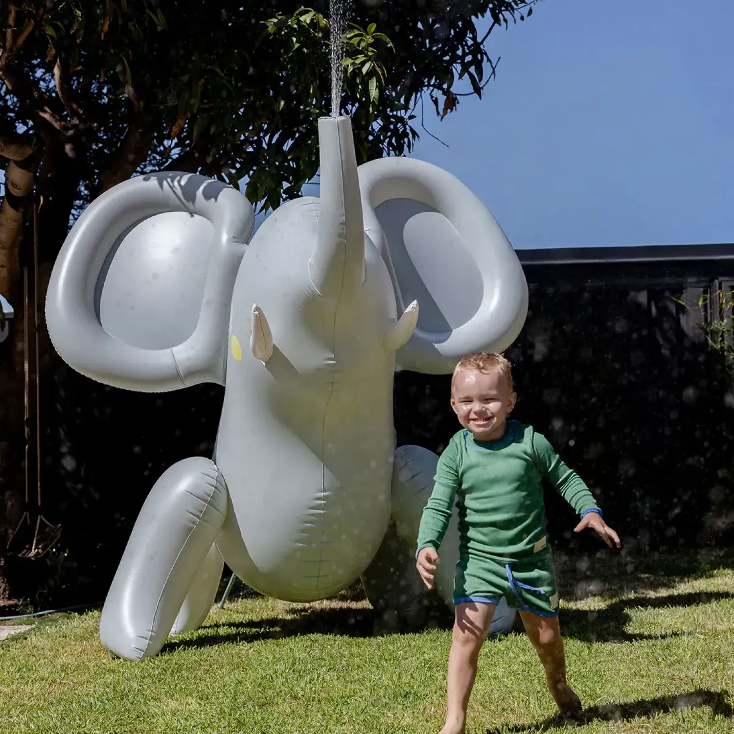Sunny Life Dmuchany zraszacz gigant - Eli the Elephant