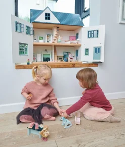 Tender Leaf Toys Drewniany trzypiętrowy domek dla lalek