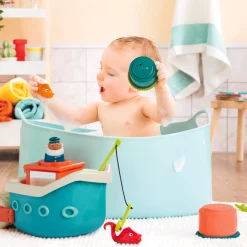 B.Toys Fish & Splish – statek z akcesoriami - wersja jasnoniebieska
