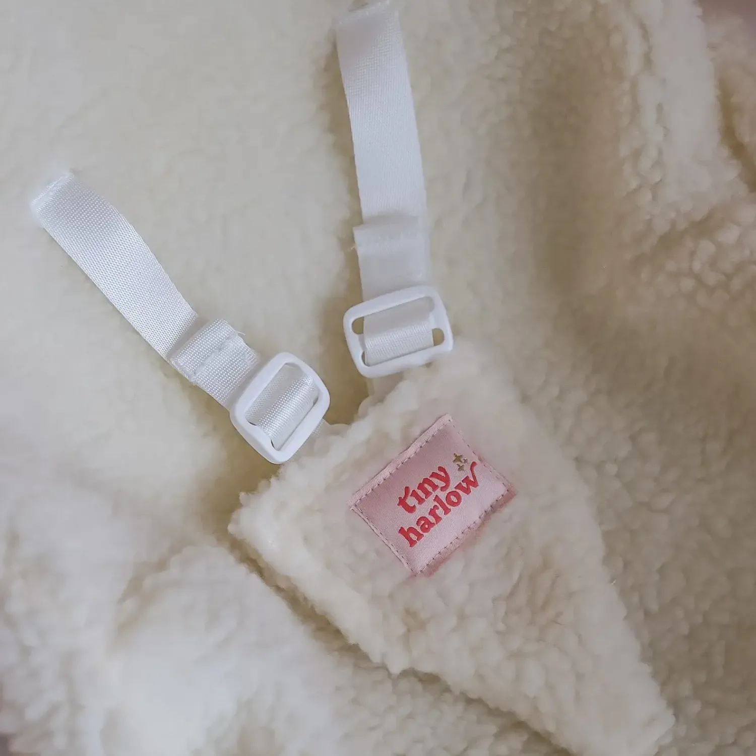 Tiny Harlow Fotelik samochodowy dla lalki Sheep