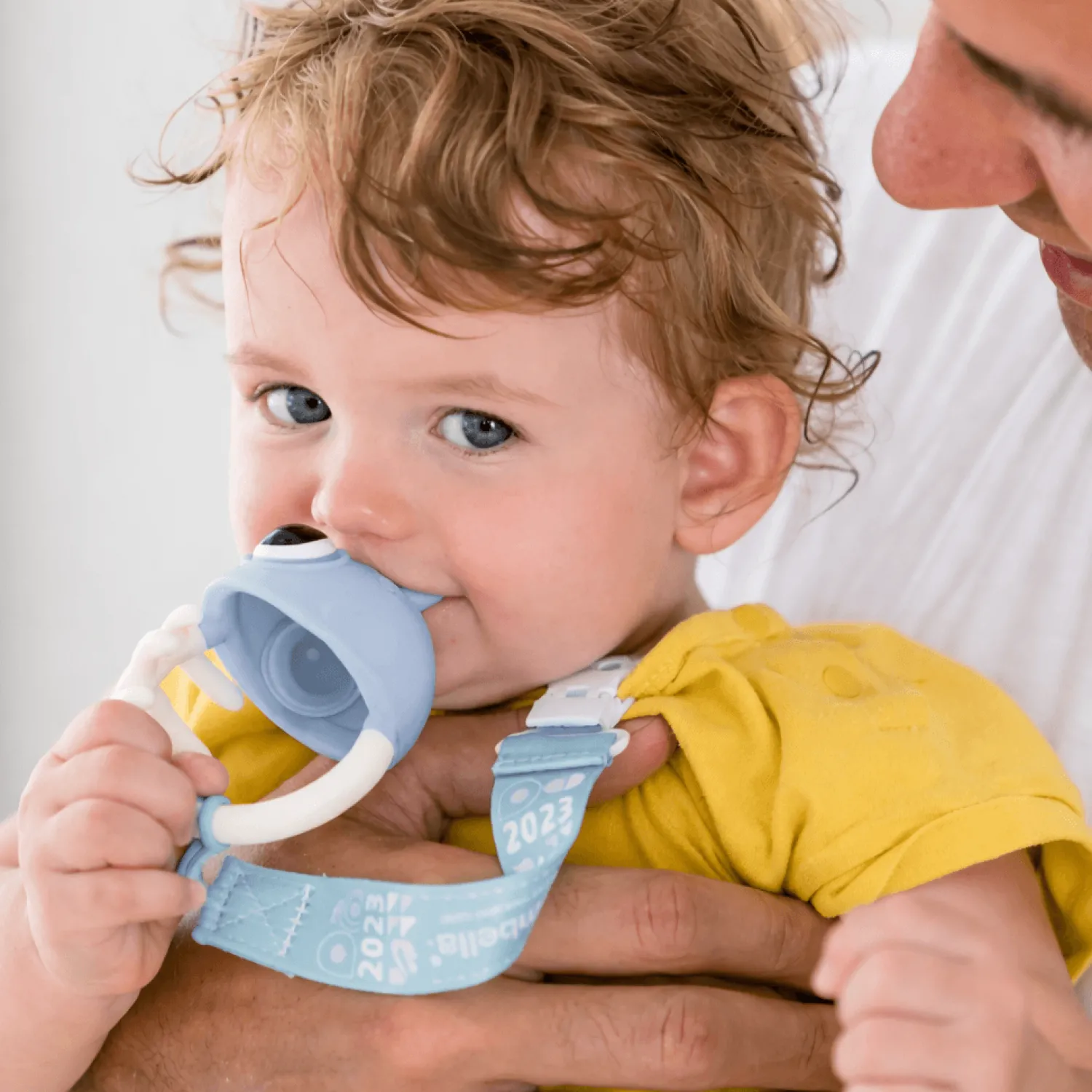Mombella Gryzak Uspokajający Rybka 3w1 Light Blue