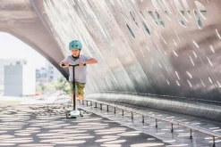 Scootandride Highwaykick 5 LED Hulajnoga trójkołowa balansowa ze świecącymi kółkami 5+ Forest