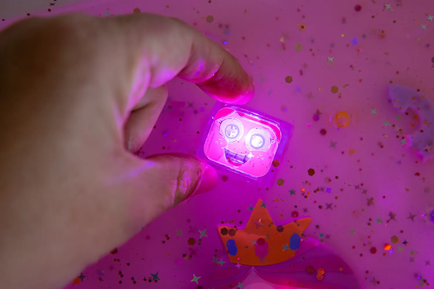Glo Pals Kostki sensoryczne świecące w wodzie Ida księżniczka - zabawka kąpielowa, różowy