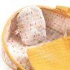 Djeco Lalka MINI SASHA w materiałowym koszu ( kolekcja Pomea )