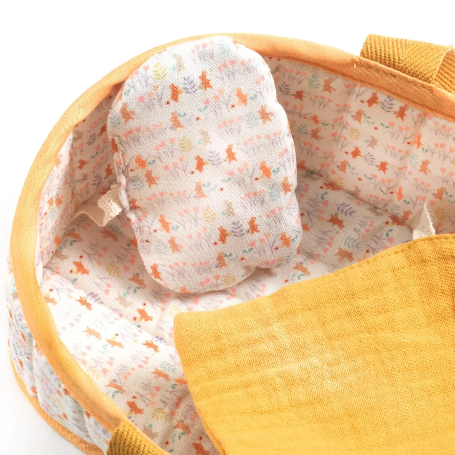 Djeco Lalka MINI SASHA w materiałowym koszu ( kolekcja Pomea )