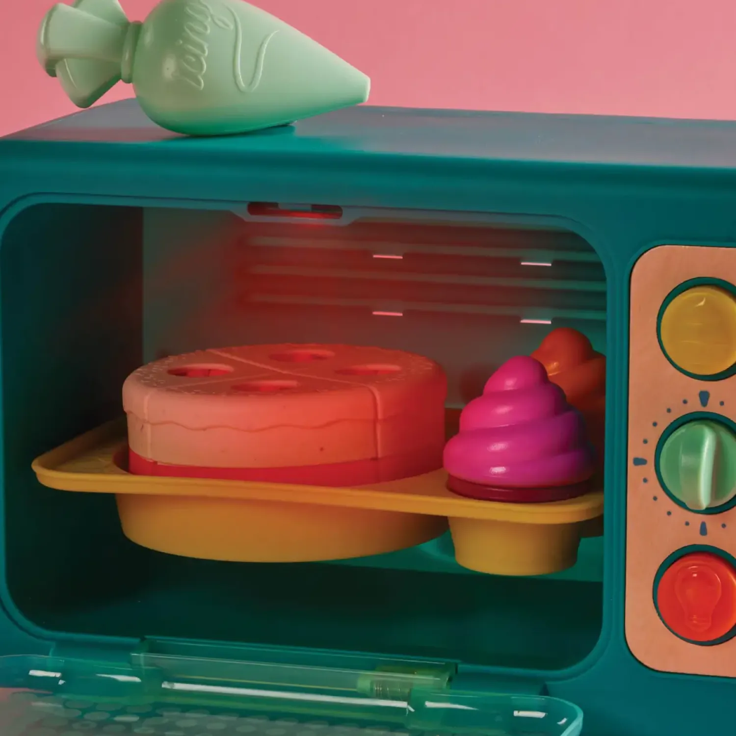 B.Toys Mini Chef - Bake-a-Cake Playset - piekarnik z tortem i odgłosami