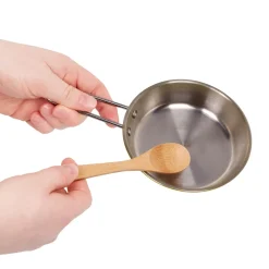 B.Toys Mini Chef - Pot-n-Pan Playset - zestaw realistycznych naczyń i przyborów kuchennych ze stojakiem