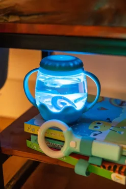 Dzieci Glo Pals Mini słoik sensoryczny, świecący do napełnienia wodą - niebieski
