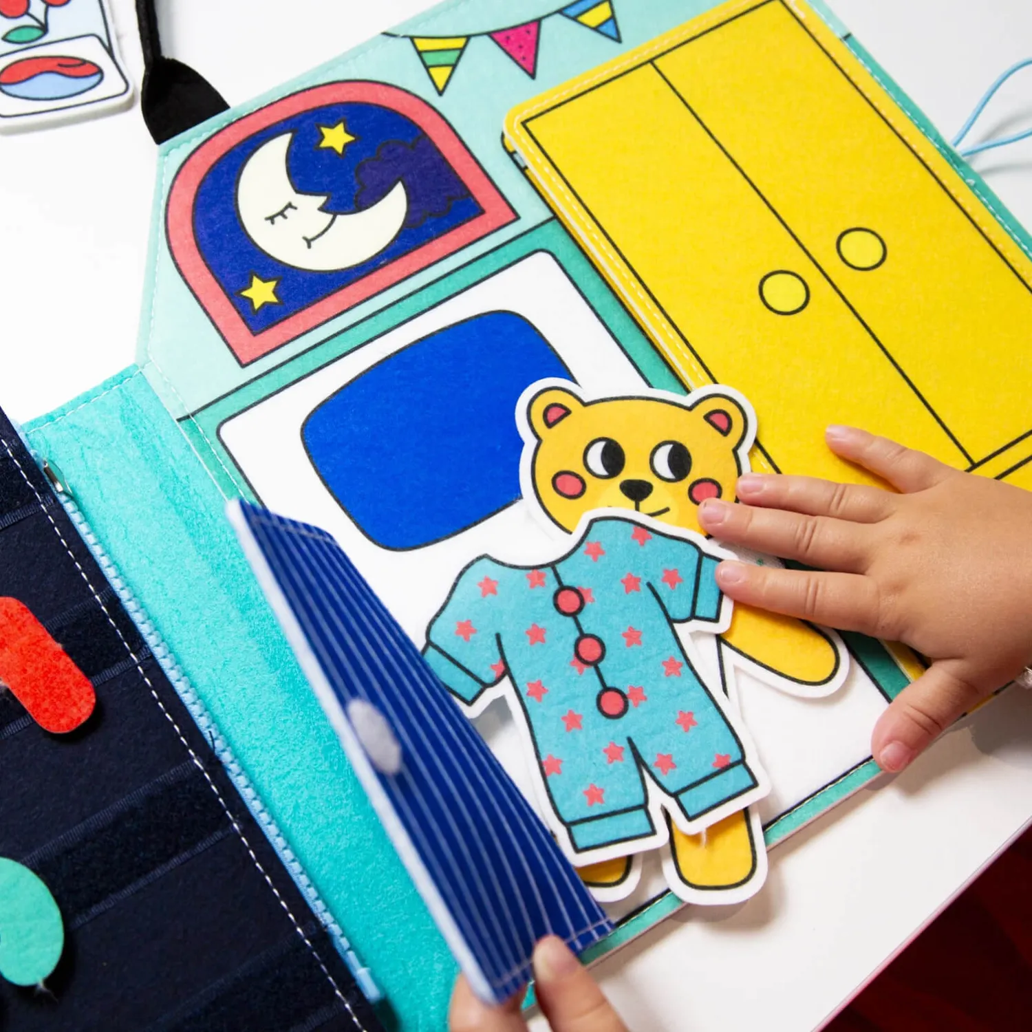 OMY Montessori miękka książka aktywizująca - Mój Dzień