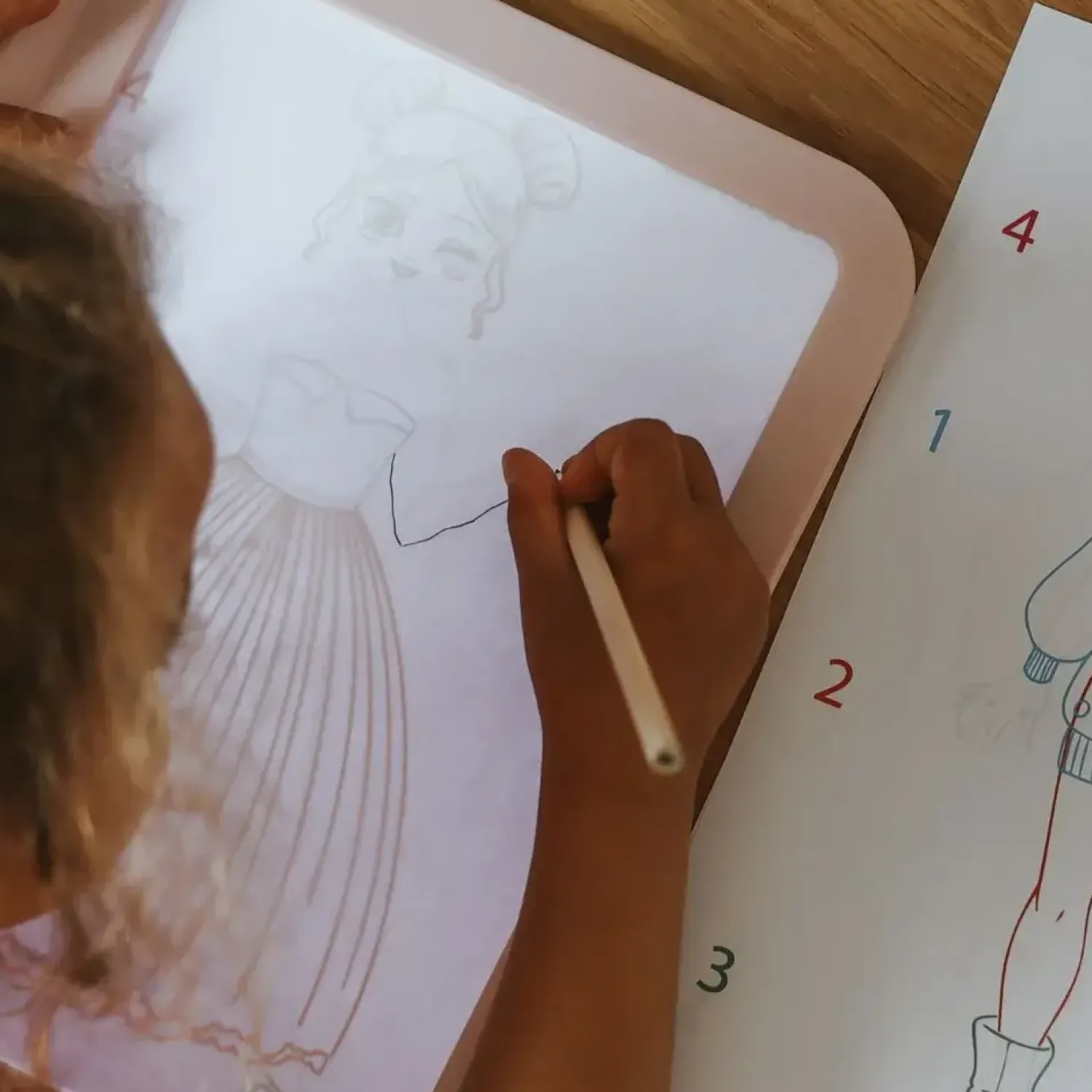 Kidywolf Podświetlany tablet do nauki pisania i rysowania KIDYDRAW-PRO - różowy