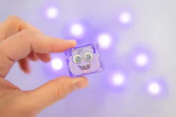 Glo Pals Postać do kąpieli Lumi - zestaw z dwiema kostkami sensorycznymi świecącymi w wodzie