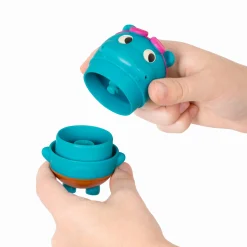 B.Toys Pull & Go Rider – łódka z napędem i rozkręcaną sikawką