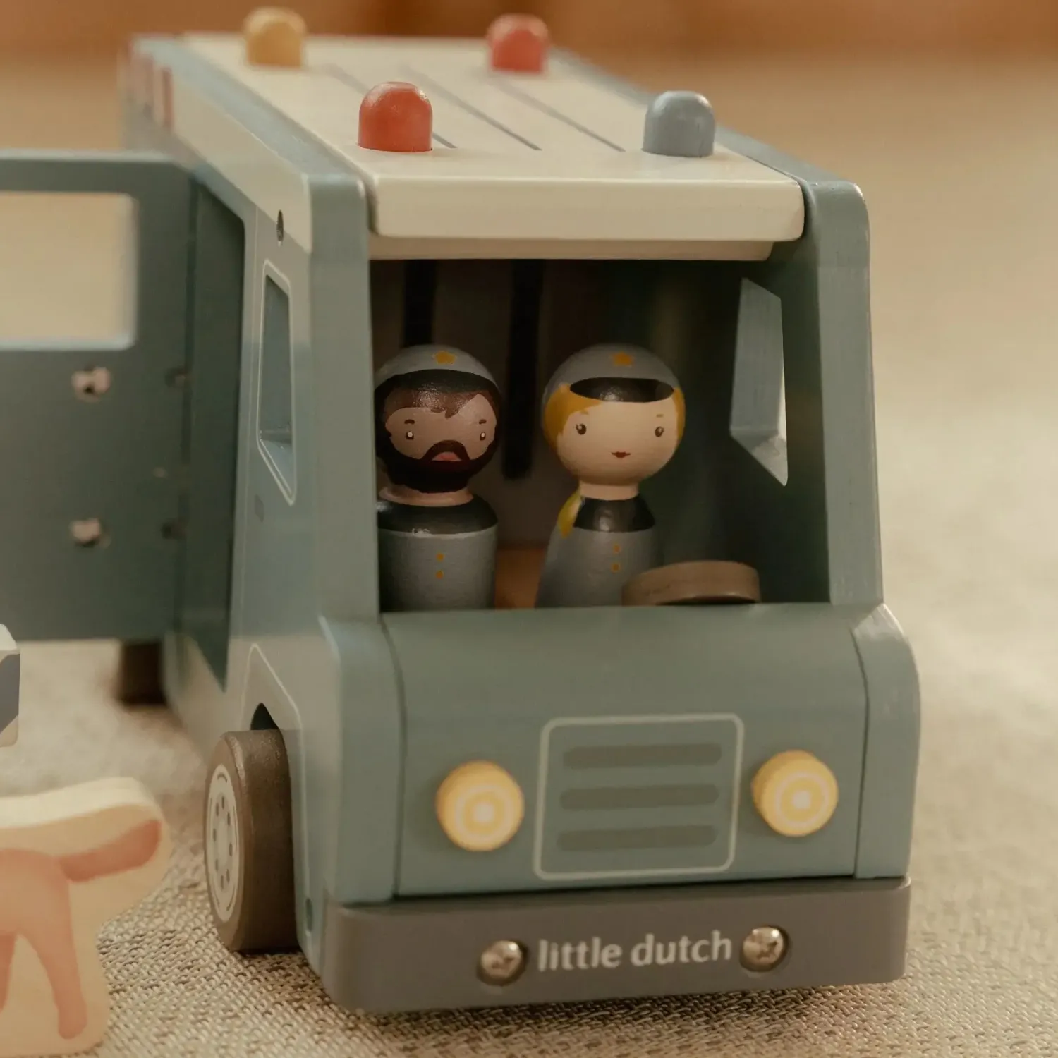 Little Dutch Samochód policyjny z figurkami FSC
