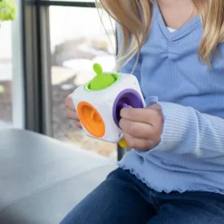 Fat Brain Toys Sensokostka Tugl