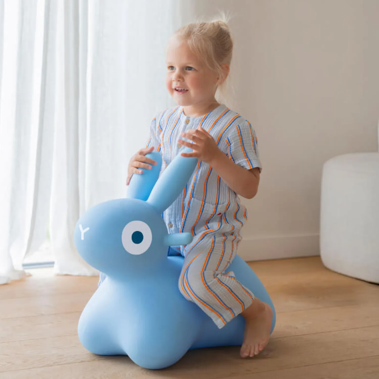 QUUT Skoczek Hoppi Bunny - Blue