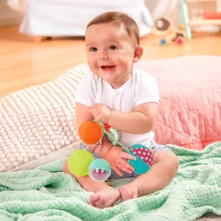 B.Toys Sounds So Squeezy – gryzak z piłeczkami sensorycznymi