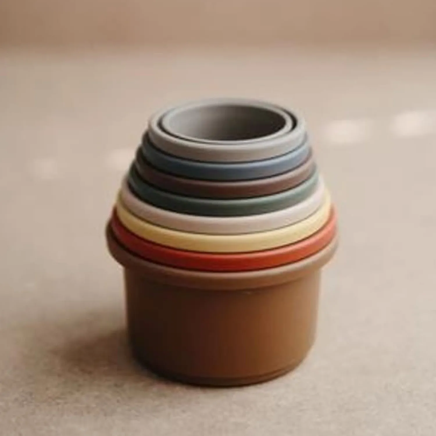 Mushie Stacking Tower - wieża z kubeczków RETRO