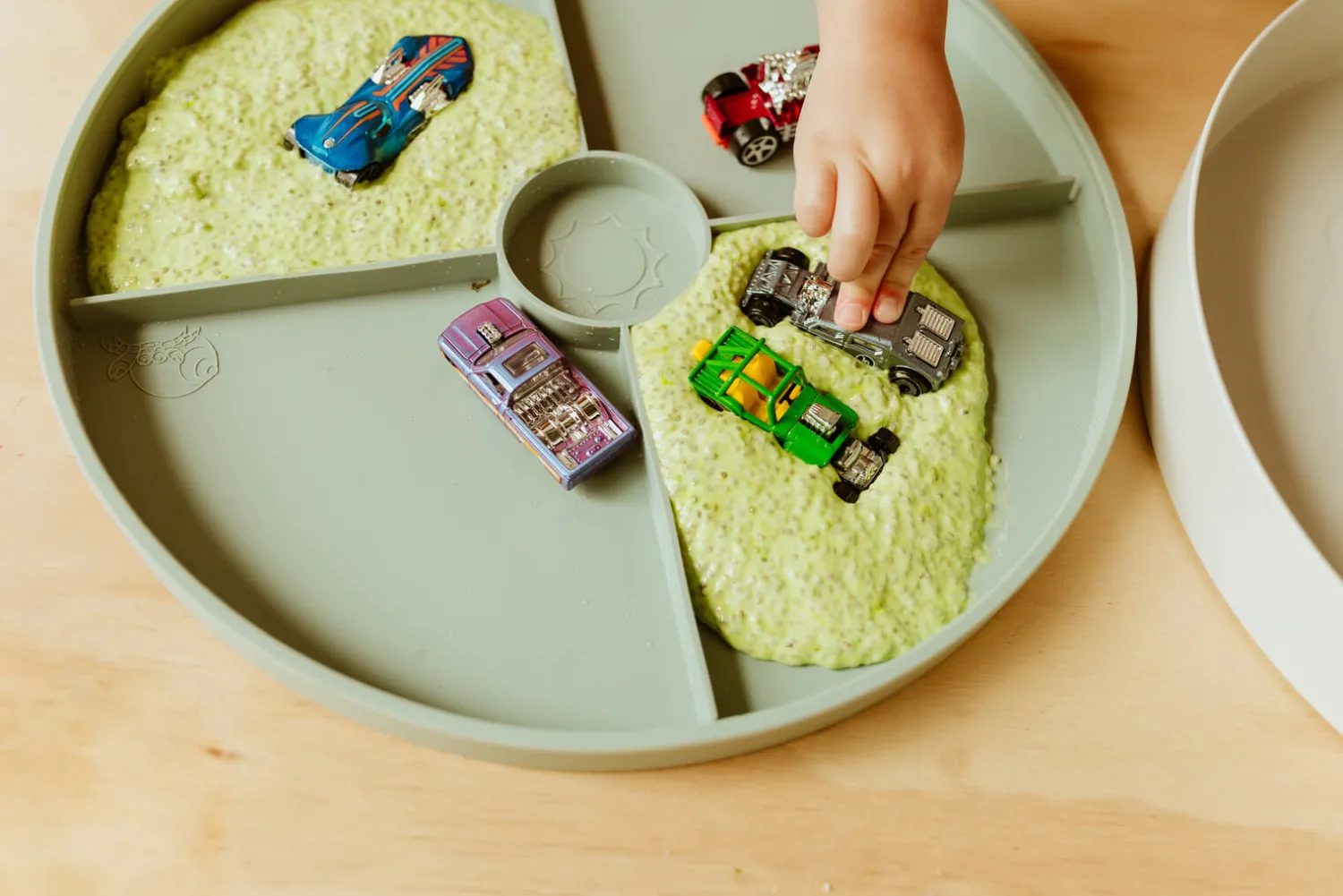 Jellystone Tacka sensoryczna Play Tray 2w1 - Sage