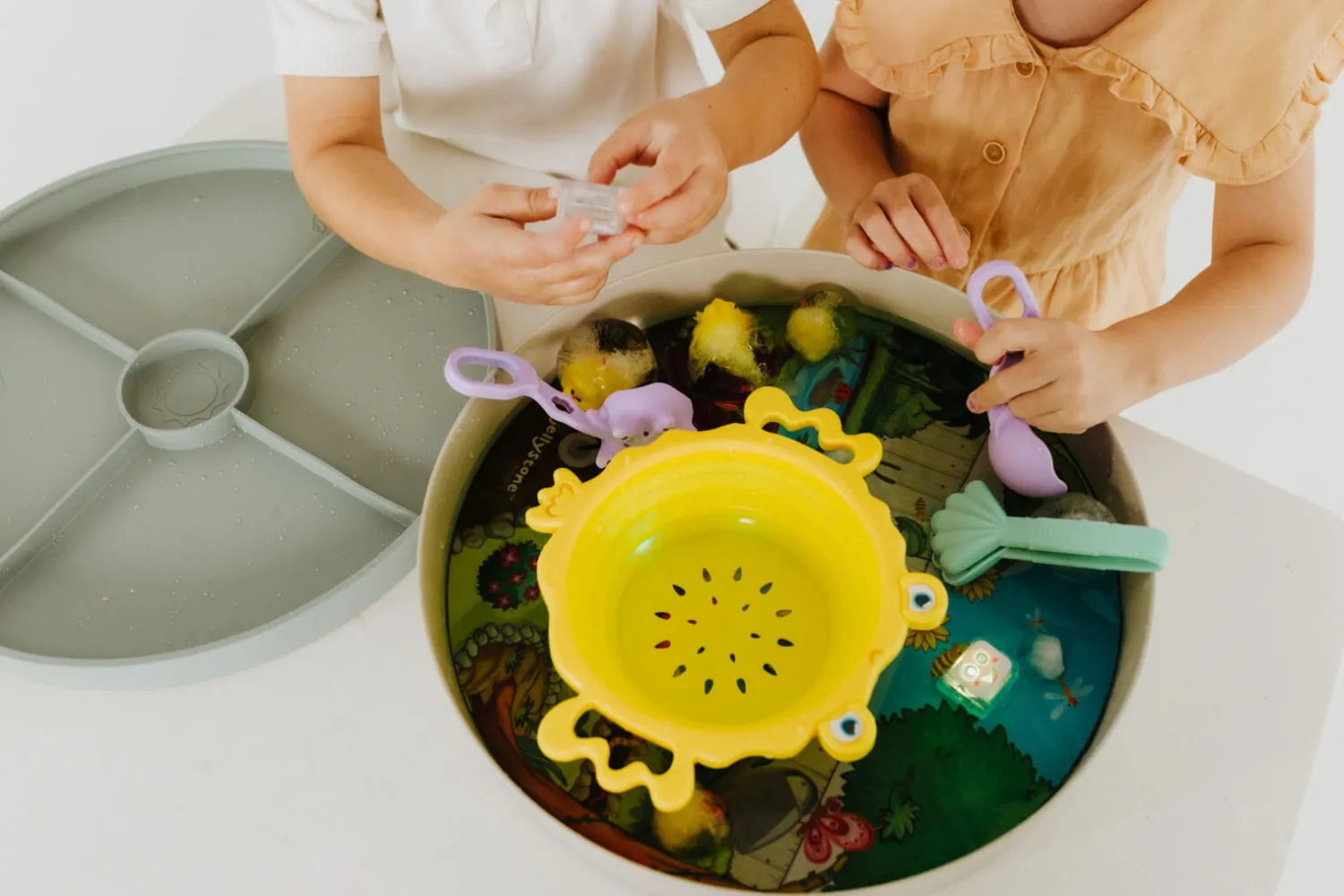 Jellystone Tacka sensoryczna Play Tray 2w1 - Sage