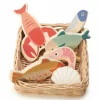 Tender Leaf Toys Wiklinowy koszyk z rybami i owocami morza