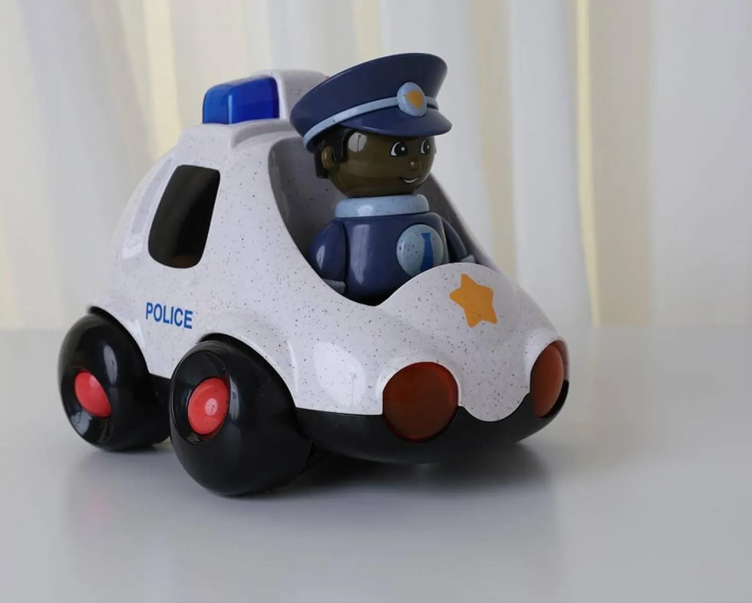 TOLO Bio Wóz policyjny z policjantem