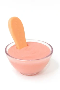 Tiny Harlow Zestaw Tiny Tummies Magiczna miseczka i łyżeczka, Jogurt Truskawkowy